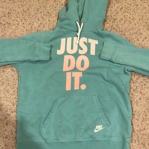 nike sweatshirt